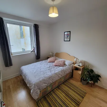 With Free Parking Private In Shared Flat منزل للإقامة