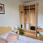 With Free Parking Private In Shared Flat בית אירוח גלוואיי