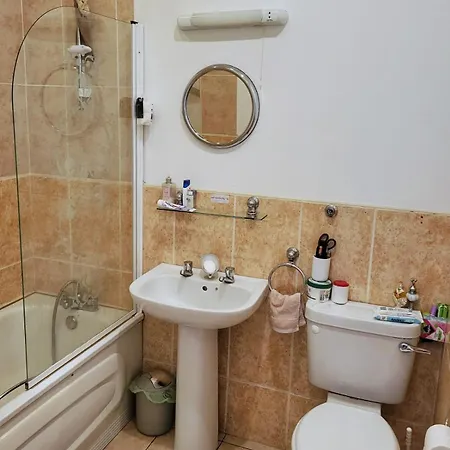 Homestay With Free Parking Private In Shared Flat