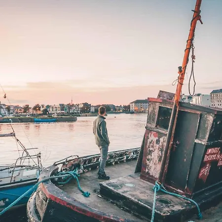 With Free Parking Private In Shared Flat *