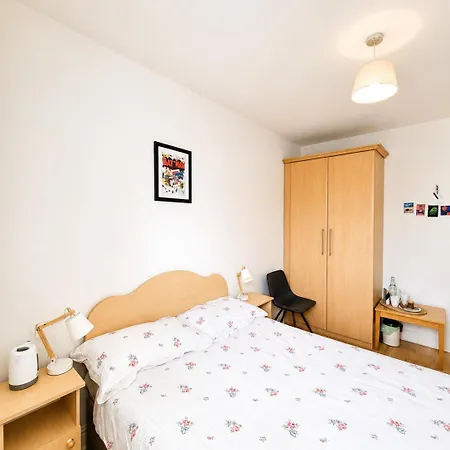 Privatunterkunft With Free Parking Private In Shared Flat