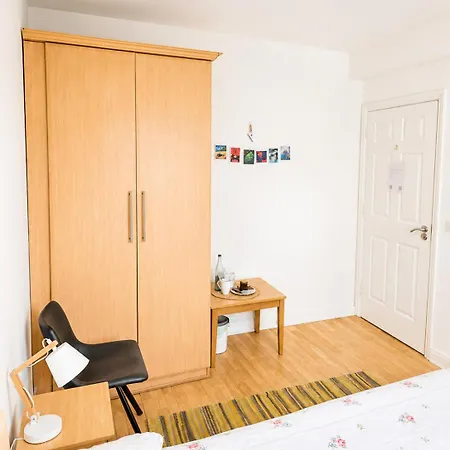 Privatunterkunft With Free Parking Private In Shared Flat *